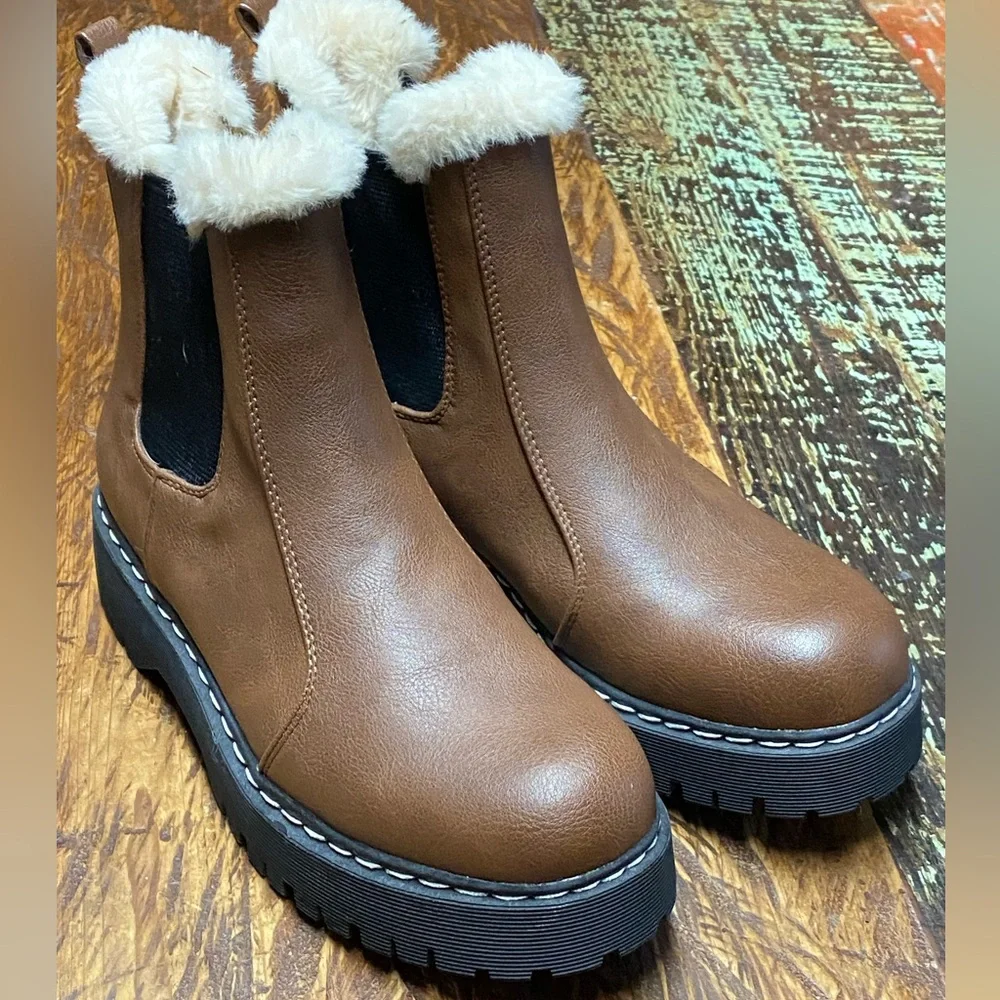 Portland Helena Women’s Tan Brown Faux Leather & Fur Ankle Chelsea Boots Size 8